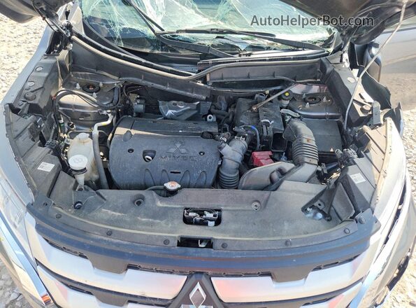 JA4ARUAU3RU006085 2024 MITSUBISHI OUTLANDER Silver Widok komory silnika