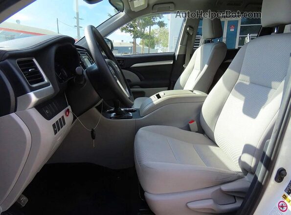 5TDZZRFH1KS300015 2019 TOYOTA HIGHLANDER White Հետևի նստատեղերի տեսք