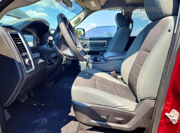 1C6RR7GG7KS717504 2019 RAM 1500 Burgundy Вид панелі приладів