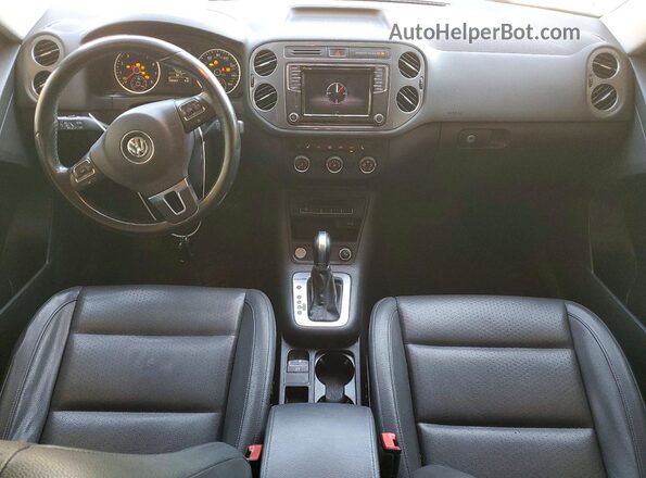 WVGBV7AX2HK007932 2017 VOLKSWAGEN TIGUAN Blue ხელსაწყოთა პანელის ხედი