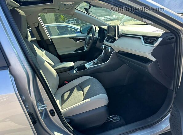 4T3RWRFV2SU201815 2025 TOYOTA RAV4 Silver Rear view