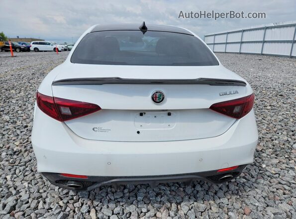 ZARFAECN7H7554866 2017 ALFA ROMEO GIULIA White წინა სალონის ხედი