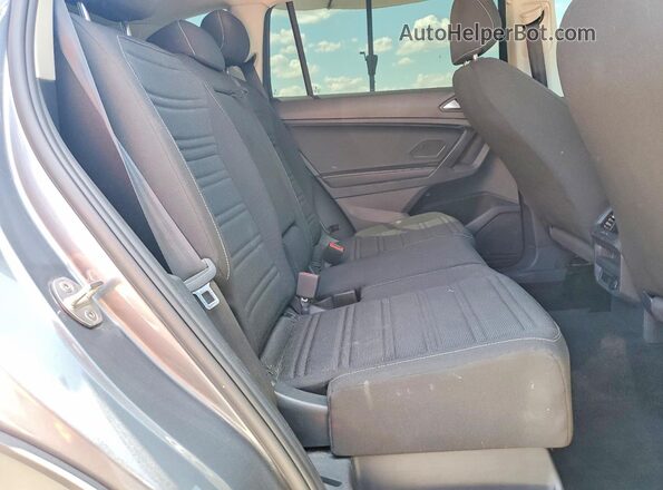 3VVFB7AX8PM078902 2023 VOLKSWAGEN TIGUAN Gray Widok komory silnika