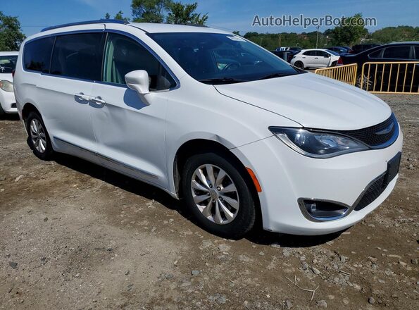 2C4RC1BG7KR537570 2019 CHRYSLER PACIFICA Белый Вид спереди