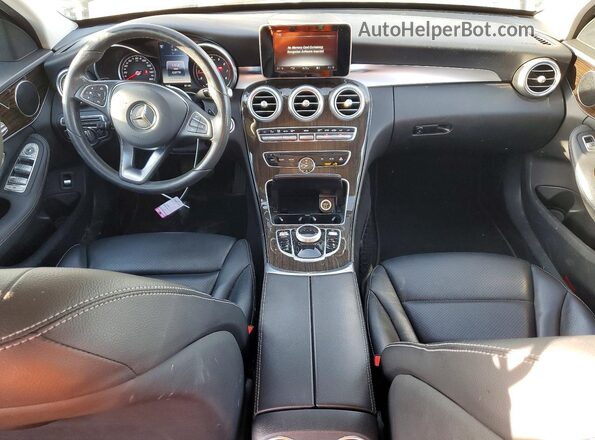 55SWF4JB2HU222843 2017 MERCEDES-BENZ C Black Vista del salpicadero