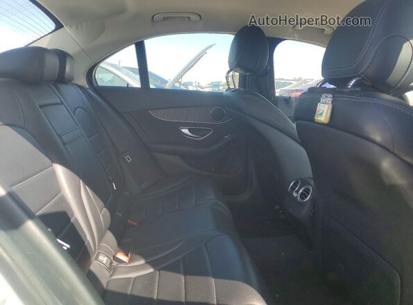 55SWF4JB4GU156729 2016 MERCEDES-BENZ C White Vista de los asientos traseros