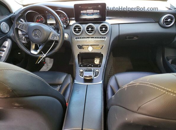 55SWF4JB6HU223588 2017 MERCEDES-BENZ C Black Vista del salpicadero