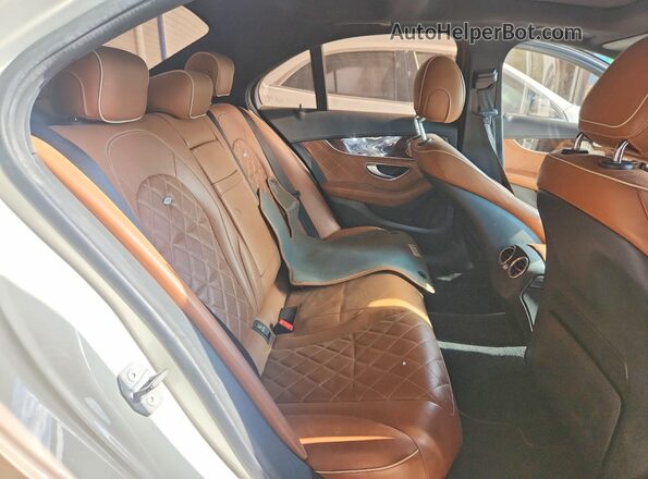 55SWF4JB7HU196370 2017 MERCEDES-BENZ C White Вид задніх сидінь