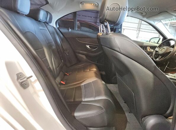 55SWF4JB7HU217816 2017 MERCEDES-BENZ C White Widok tylnych siedzeń