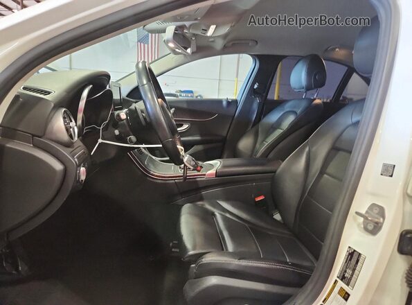 55SWF4JB7HU217816 2017 MERCEDES-BENZ C White Widok wnętrza z przodu
