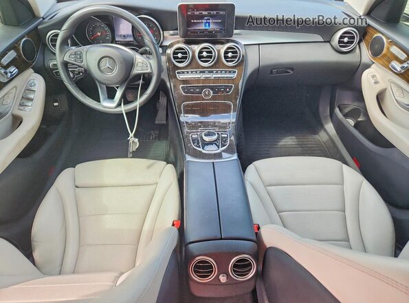 55SWF4JB8JU257893 2018 MERCEDES-BENZ C Белый Вид панели приборов