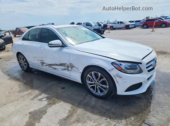 55SWF4JB8JU257893 2018 MERCEDES-BENZ C Белый Передняя правая четверть