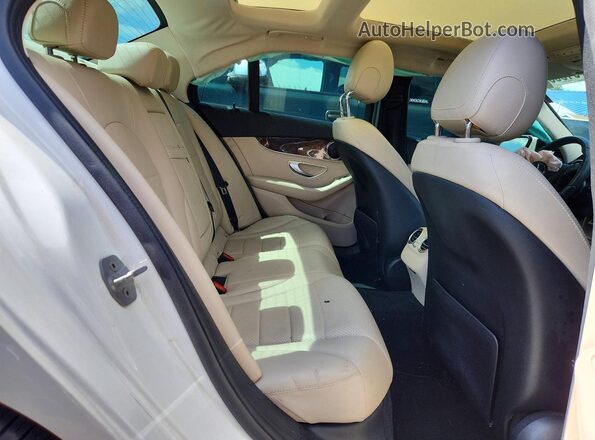 55SWF4JBXHU201836 2017 MERCEDES-BENZ C White Vista de los asientos traseros