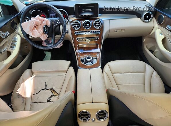 55SWF4JBXHU201836 2017 MERCEDES-BENZ C White Vista del salpicadero