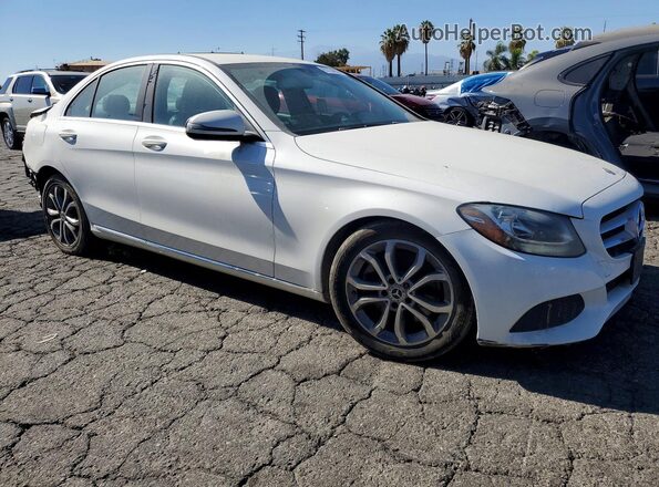 55SWF4JBXHU232830 2017 MERCEDES-BENZ C Белый Передняя правая четверть