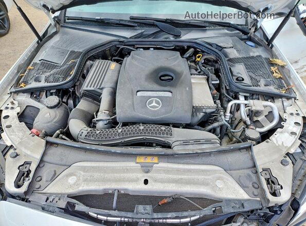 55SWF4KB2JU255460 2018 MERCEDES-BENZ C White Vista interior trasera