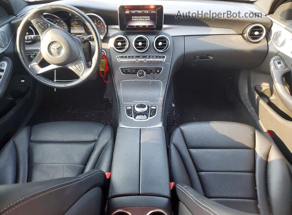 55SWF4KB9JU269162 2018 MERCEDES-BENZ C Black Vista del salpicadero