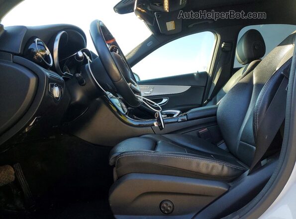 55SWF8EB3KU283854 2019 MERCEDES-BENZ C White Front interior view