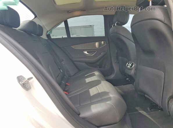 55SWF8EB5KU320967 2019 MERCEDES-BENZ C White Widok tylnych siedzeń