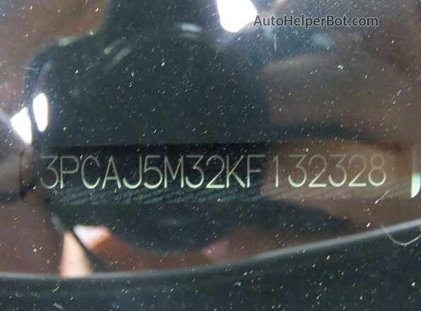 3PCAJ5M32KF132328 2019 INFINITI QX50 White Widok wnętrza z tyłu