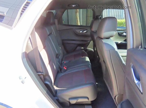 3GNKBERS7RS161043 2024 CHEVROLET BLAZER White Вид салону спереду