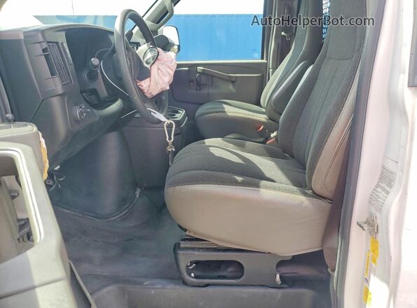 1GTW7AFP3M1307159 2021 GMC SAVANA White Առջևի վահանակի տեսք