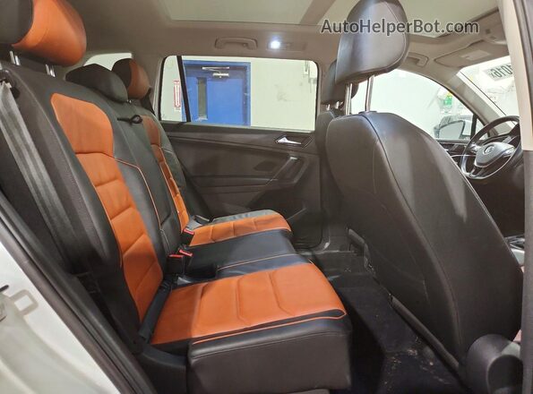 3VV4B7AX3JM067594 2018 VOLKSWAGEN TIGUAN White Вид задньої частини салону