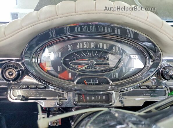 578C09349 1957 OLDSMOBILE 88 Коричневый Вид щитка приборов