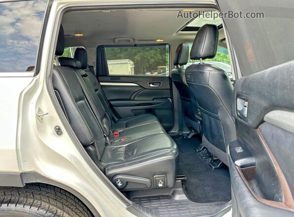 5TDJZRFH2JS816010 2018 TOYOTA HIGHLANDER White Vista interior delantera