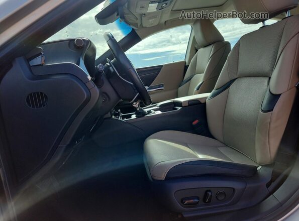 58ADZ1B10MU082981 2021 LEXUS ES Silver Front interior view