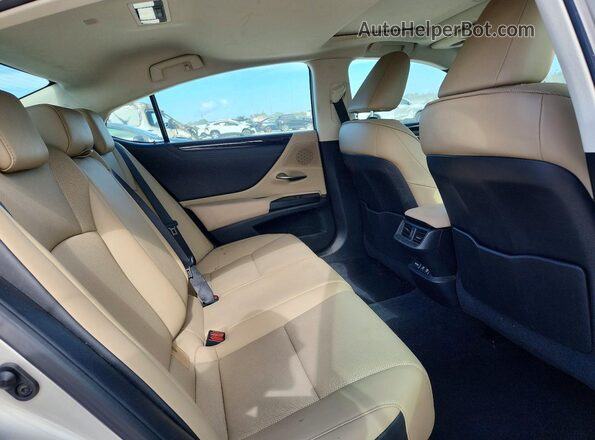 58ADZ1B10MU082981 2021 LEXUS ES Silver Rear seats view