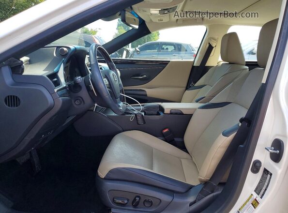 58ADZ1B16MU085559 2021 LEXUS ES Белый Вид салона спереди