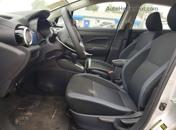 3N1CN8EV3SL826058 2025 NISSAN VERSA Silver Widok wnętrza z przodu