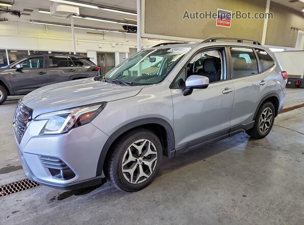 JF2SKAEC8PH443683 2023 SUBARU FORESTER Серебряный Задняя левая четверть