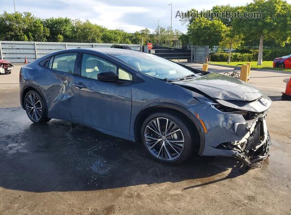 JTDACAAU5S3057069 2025 TOYOTA PRIUS Gray Front view