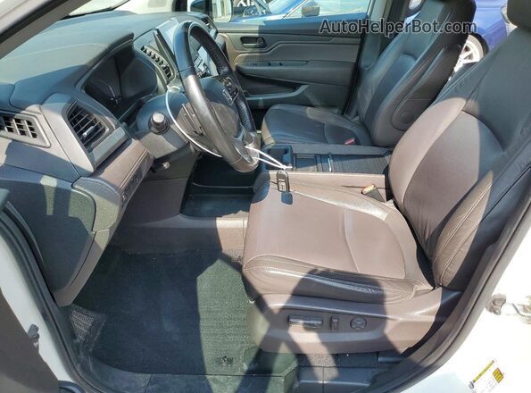 5FNRL6H73JB042720 2018 HONDA ODYSSEY White Вид салону спереду