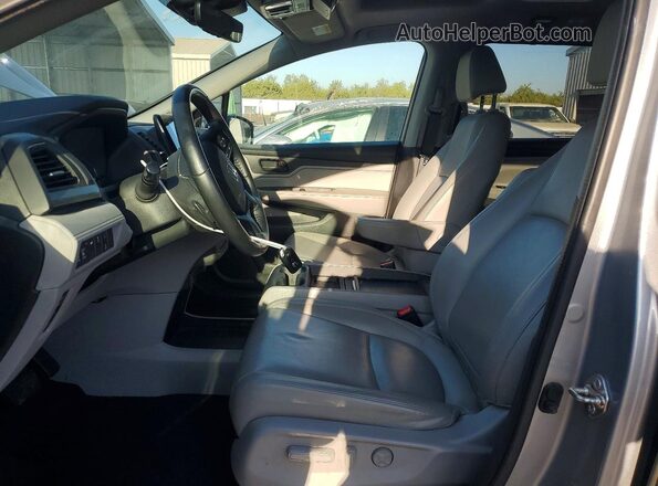 5FNRL6H74JB099895 2018 HONDA ODYSSEY Silver Вид салону спереду