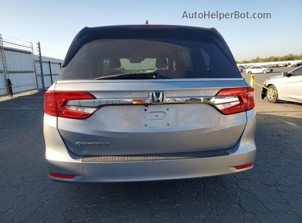 5FNRL6H74JB099895 2018 HONDA ODYSSEY Silver Вид ззаду