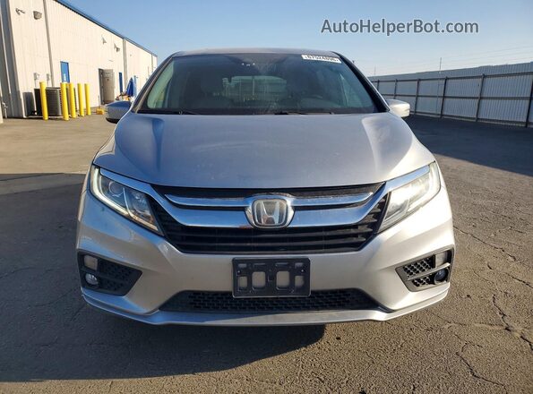5FNRL6H74JB099895 2018 HONDA ODYSSEY Silver Вид спереду