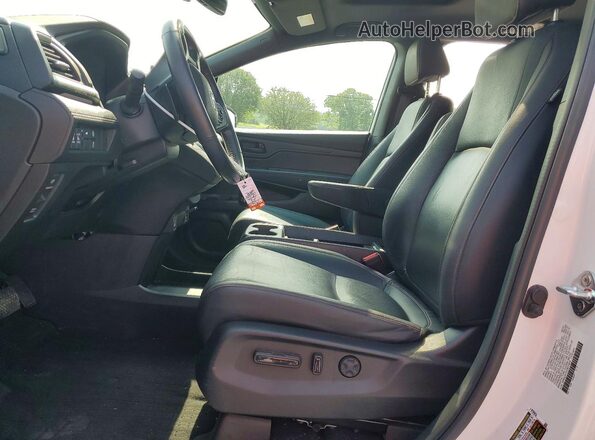 5FNRL6H7XPB076839 2023 HONDA ODYSSEY Белый Вид салона спереди