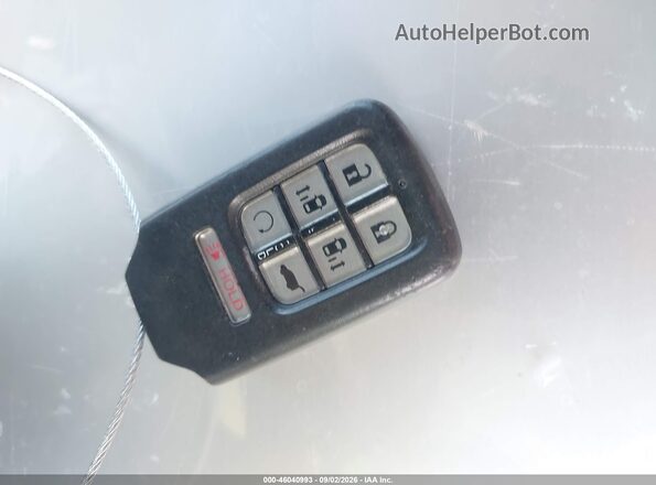 5FNRL6H88JB007048 2018 HONDA ODYSSEY White Առջևի վահանակի տեսք