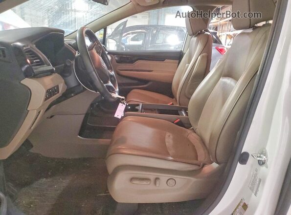 5FNRL6H98NB006223 2022 HONDA ODYSSEY White Front interior view
