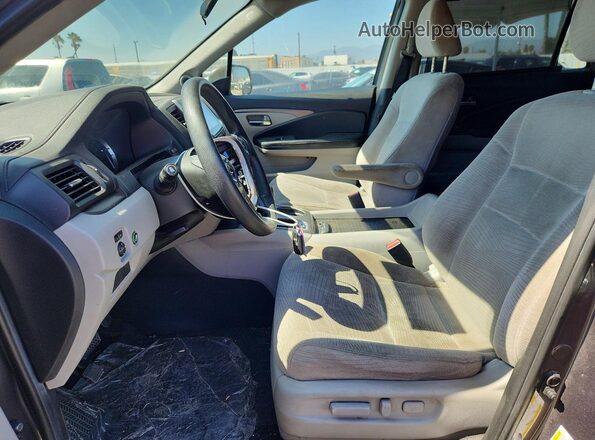 5FNYF5H33JB020114 2018 HONDA PILOT Blue Front interior view
