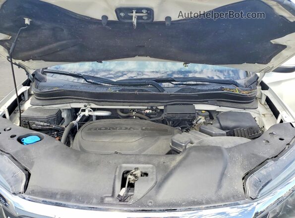 5FNYF5H55HB003987 2017 HONDA PILOT Белый Вид задней части салона