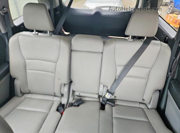 5FNYF5H58HB040791 2017 HONDA PILOT Silver Հետևի նստատեղերի տեսք