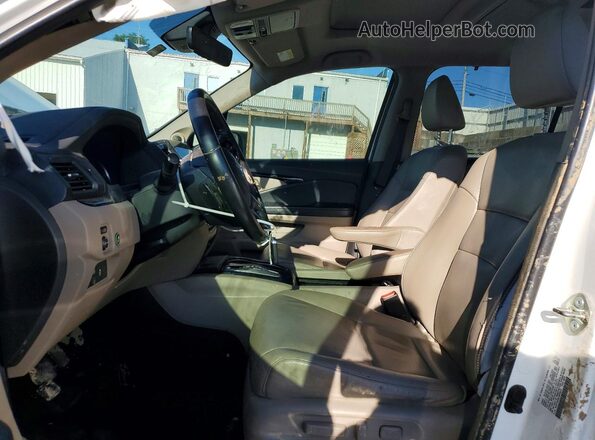 5FNYF5H9XLB026015 2020 HONDA PILOT Белый Вид салона спереди