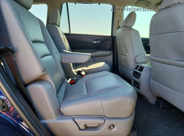 5FNYF6H06KB008357 2019 HONDA PILOT Blue Widok wnętrza z tyłu