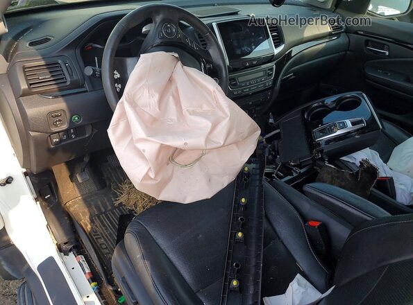 5FNYF6H09HB019443 2017 HONDA PILOT Белый Вид панели приборов