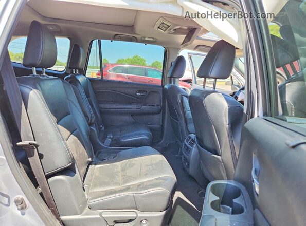 5FNYF6H09HB084776 2017 HONDA PILOT Silver Rear interior view