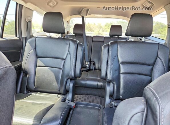 5FNYF6H09HB084776 2017 HONDA PILOT Silver Rear seats view